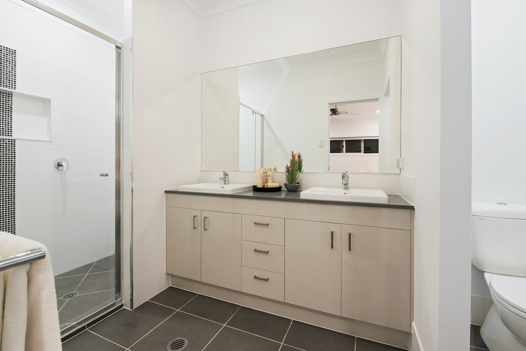 8 Stunning Double Vanity Bathroom Mirror Ideas